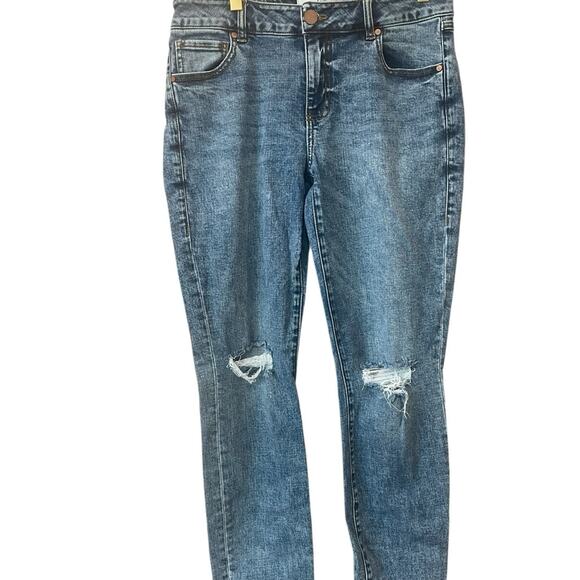 Cabi Blue Distressed Straight Leg Soft Stretch Jeans Size 10 EUC - Picture 2 of 8